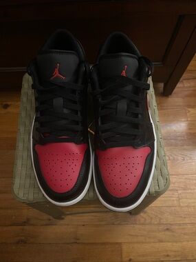 Air Jordan 1 Low - Black & Red